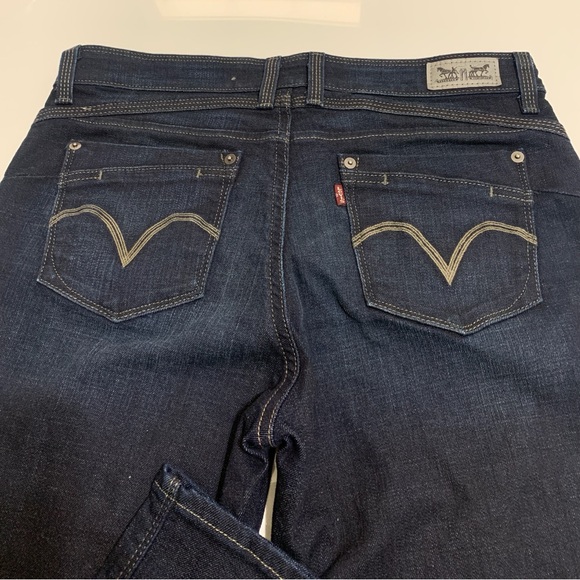 Levi’s Jeans, Flatters & Flaunts, Size 12 - Picture 5 of 8
